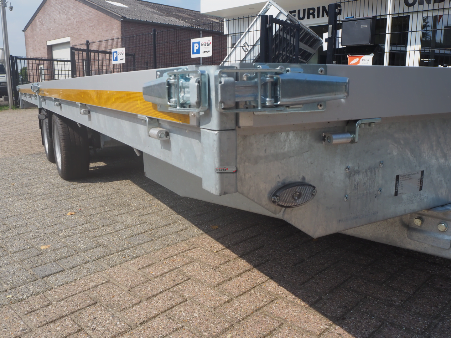 B-keuze Eduard plateauwagen 606x200 3500kg oprijplaten LED verlichting weerstandunit €5235 excl. 21%BTW voorraadnummer 76 (16)