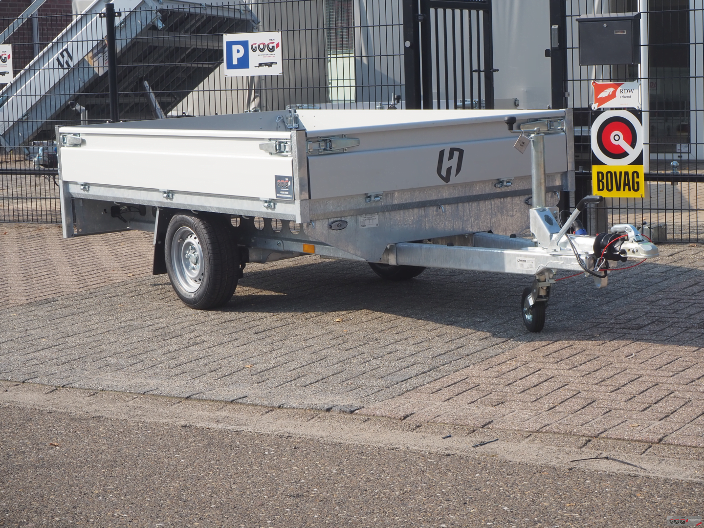 Henra plateauwagen 251x155 1500kg zonder sledes € 2080,- voorraadnummer 26 (28)