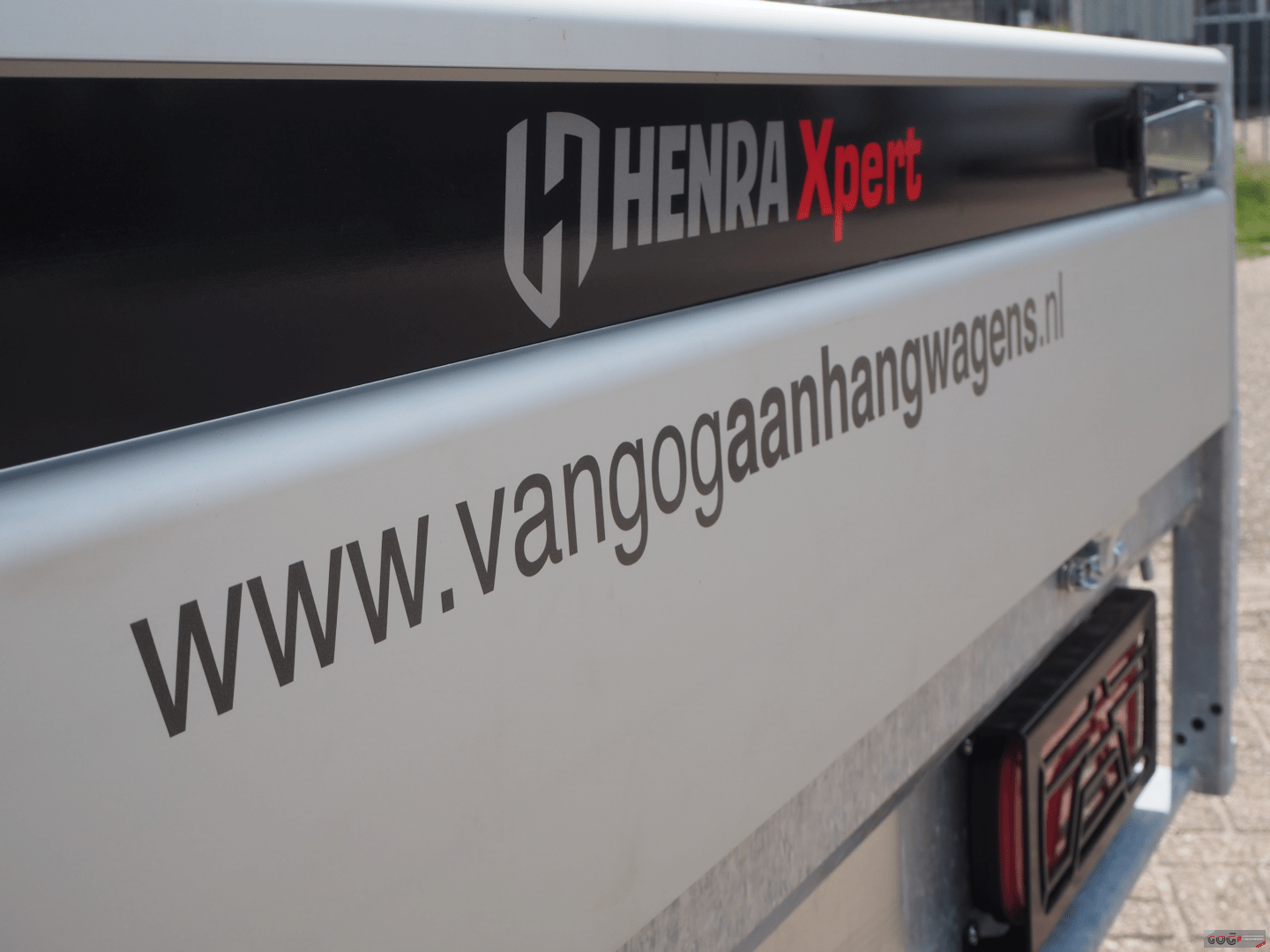 Henra plateauwagen 351x185 2700kg Expert aluminium opbergkist zwarte achterlichtbeschermers zwarte velgen zijverlichting €3455 voorraadnummer 13 (19)