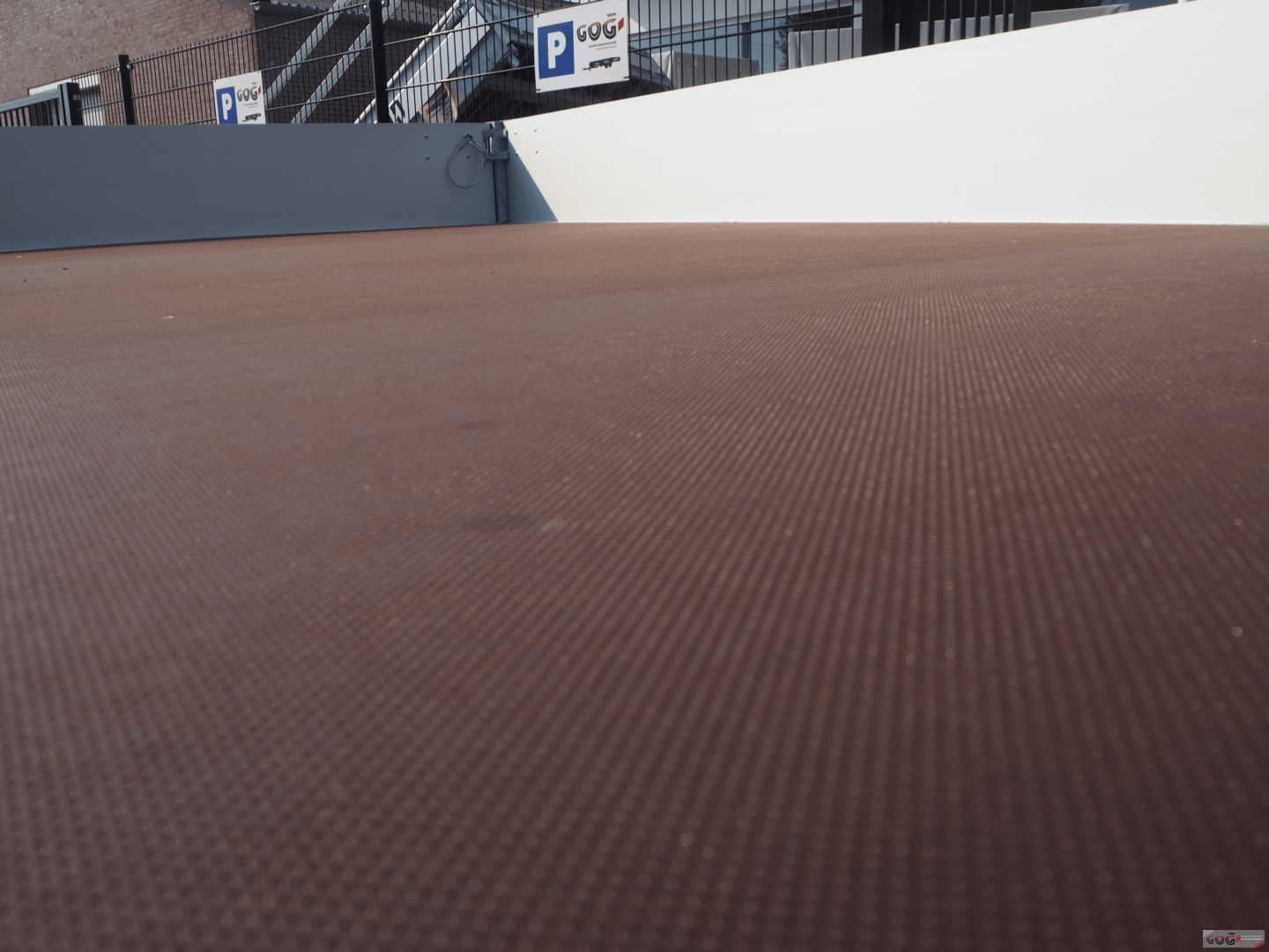 Henra plateauwagen 351x185 2700kg met sledes (12)