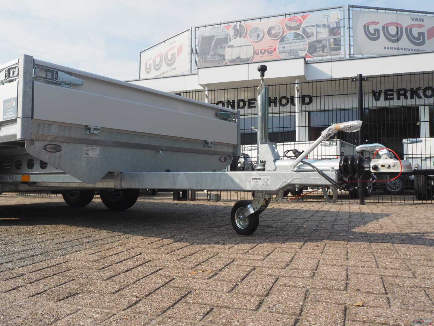 Henra plateauwagen 351x185 2700kg met sledes (13)