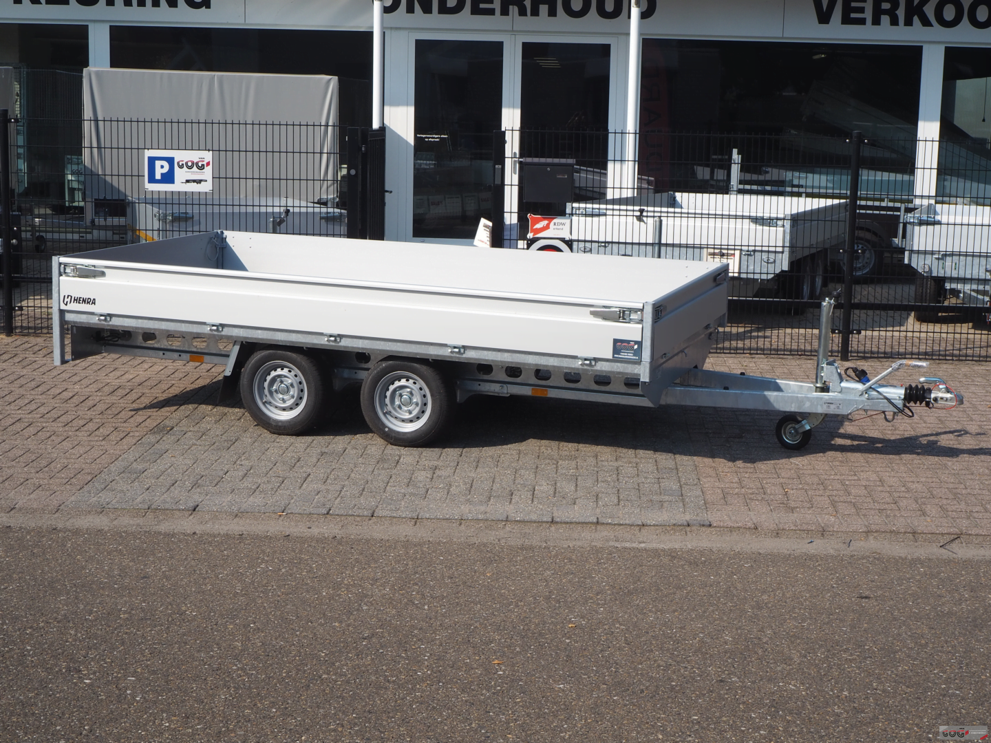 Henra plateauwagen 351x185 2700kg met sledes (16)