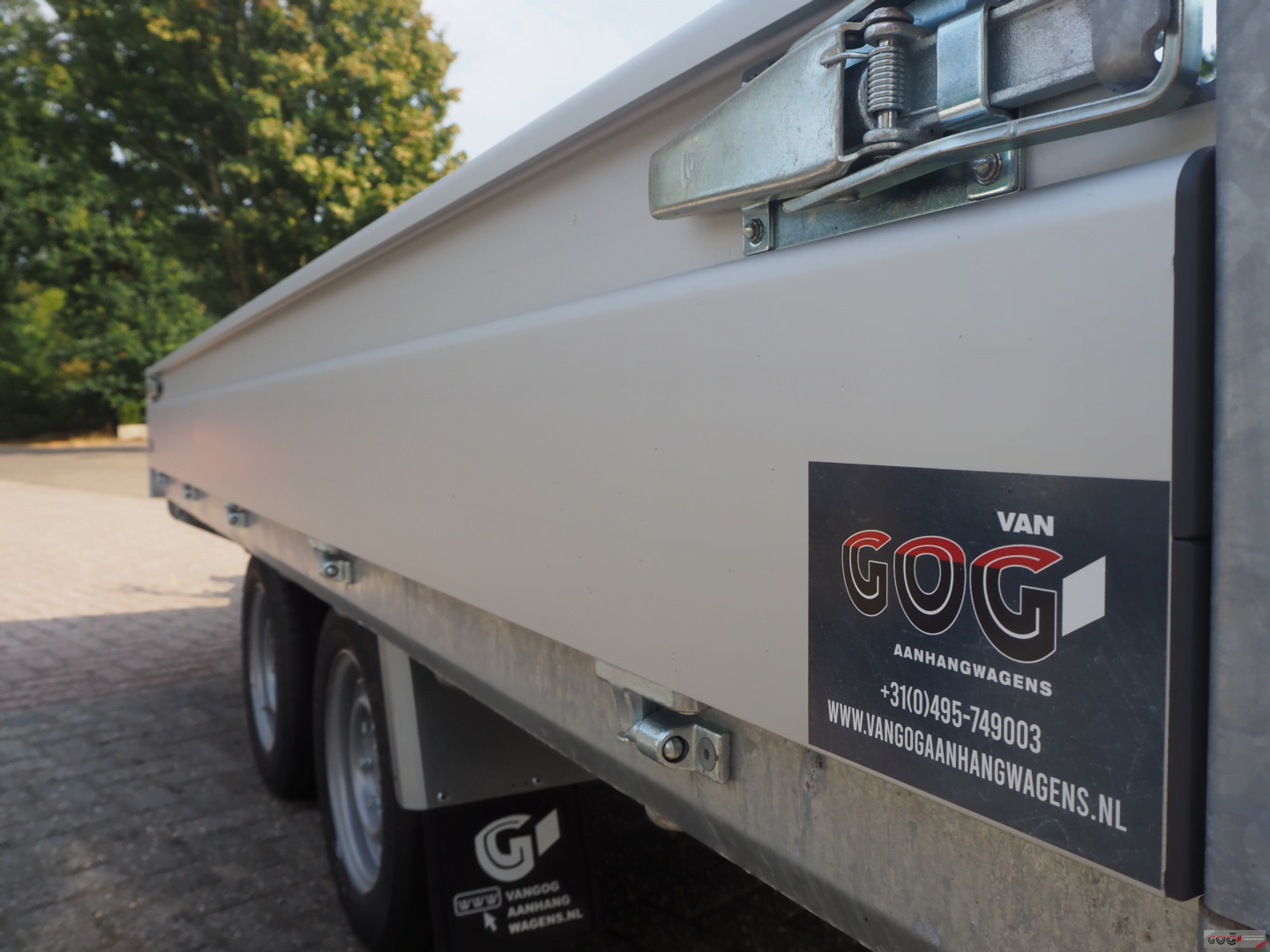 Henra plateauwagen 351x185 2700kg met sledes (4)