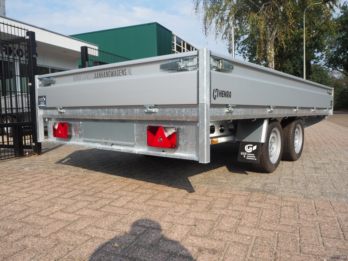 Henra plateauwagen 351x185 2700kg met sledes (7)