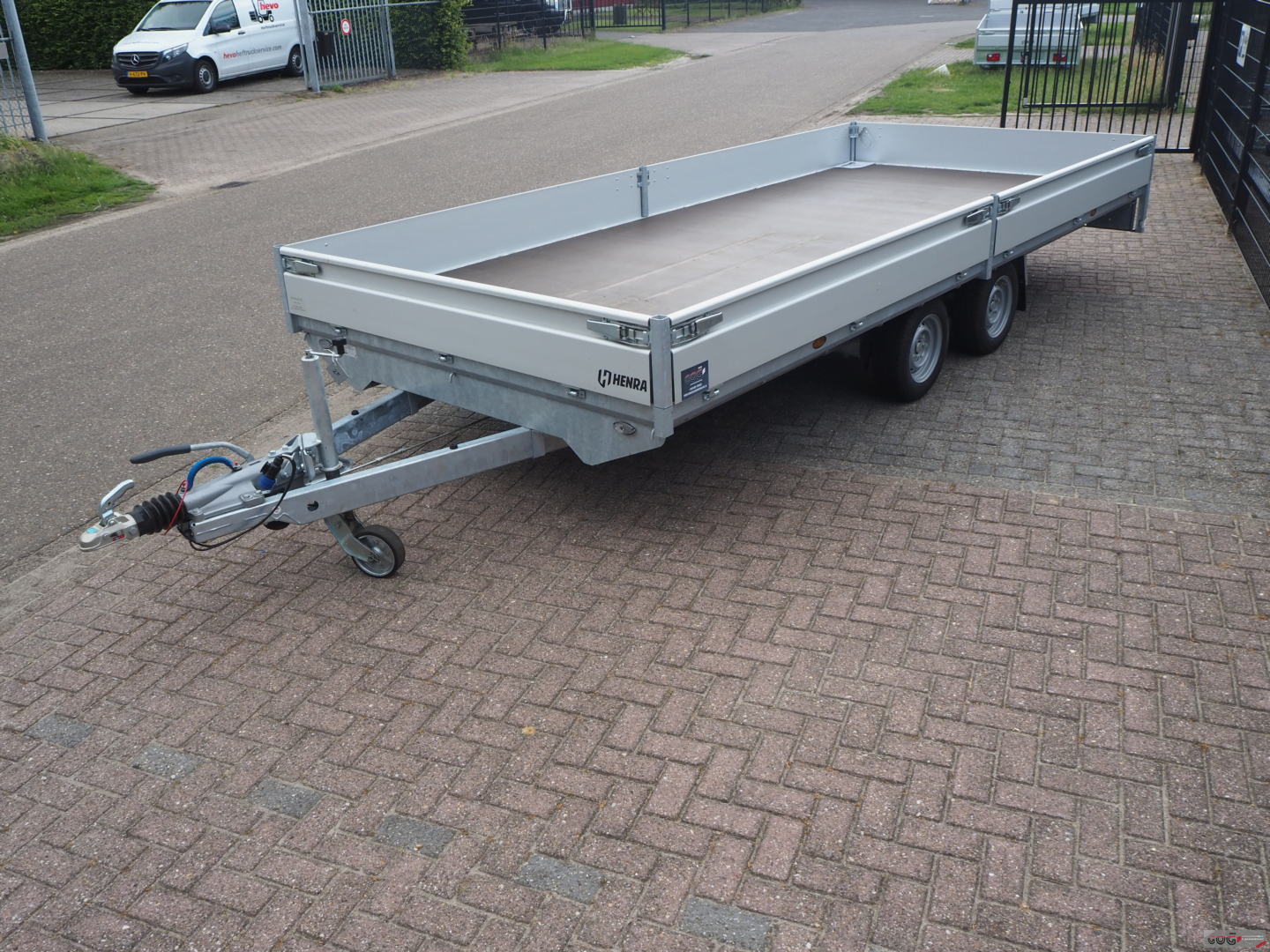 Henra plateauwagen 503x222 3500kg oprijplaatsledes Bkeuze €4310 voorraadnummer 25 (5)