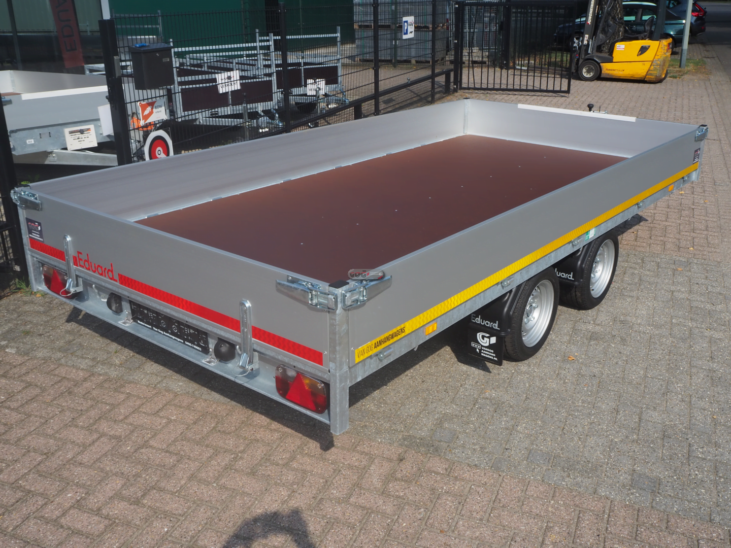 Eduard plateauwagen multitransporter 406x200 2700kg lvh 56cm oprijplaten €3420 voorraadnummer 111 (5)