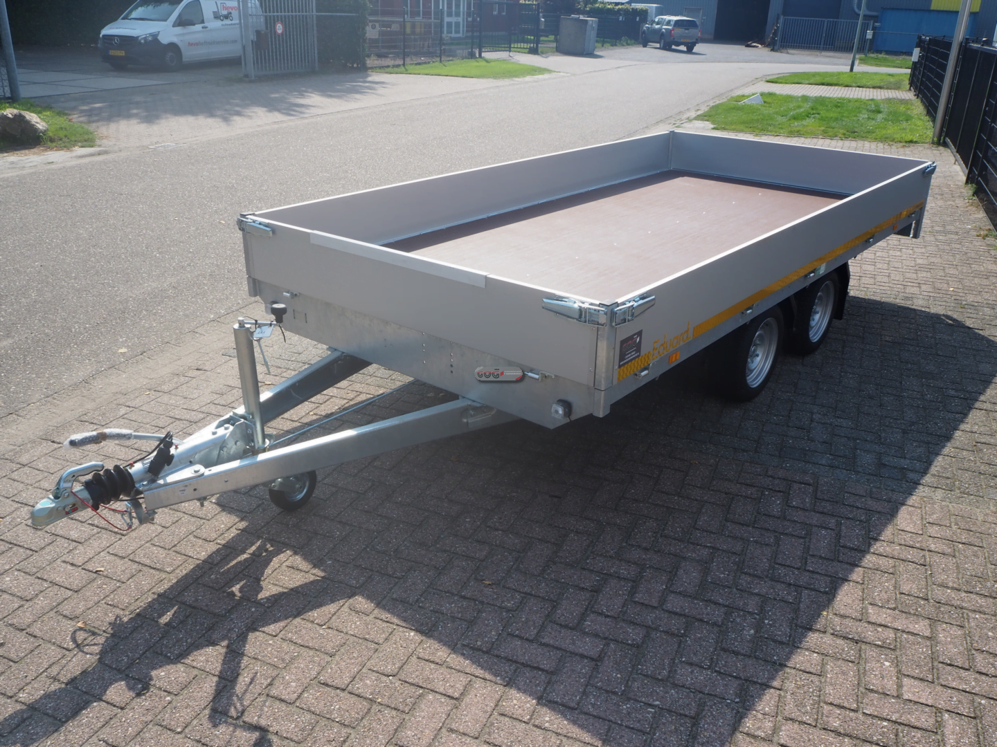 Eduard plateauwagen multitransporter 406x200 2700kg lvh 56cm oprijplaten €3420 voorraadnummer 111 (9)