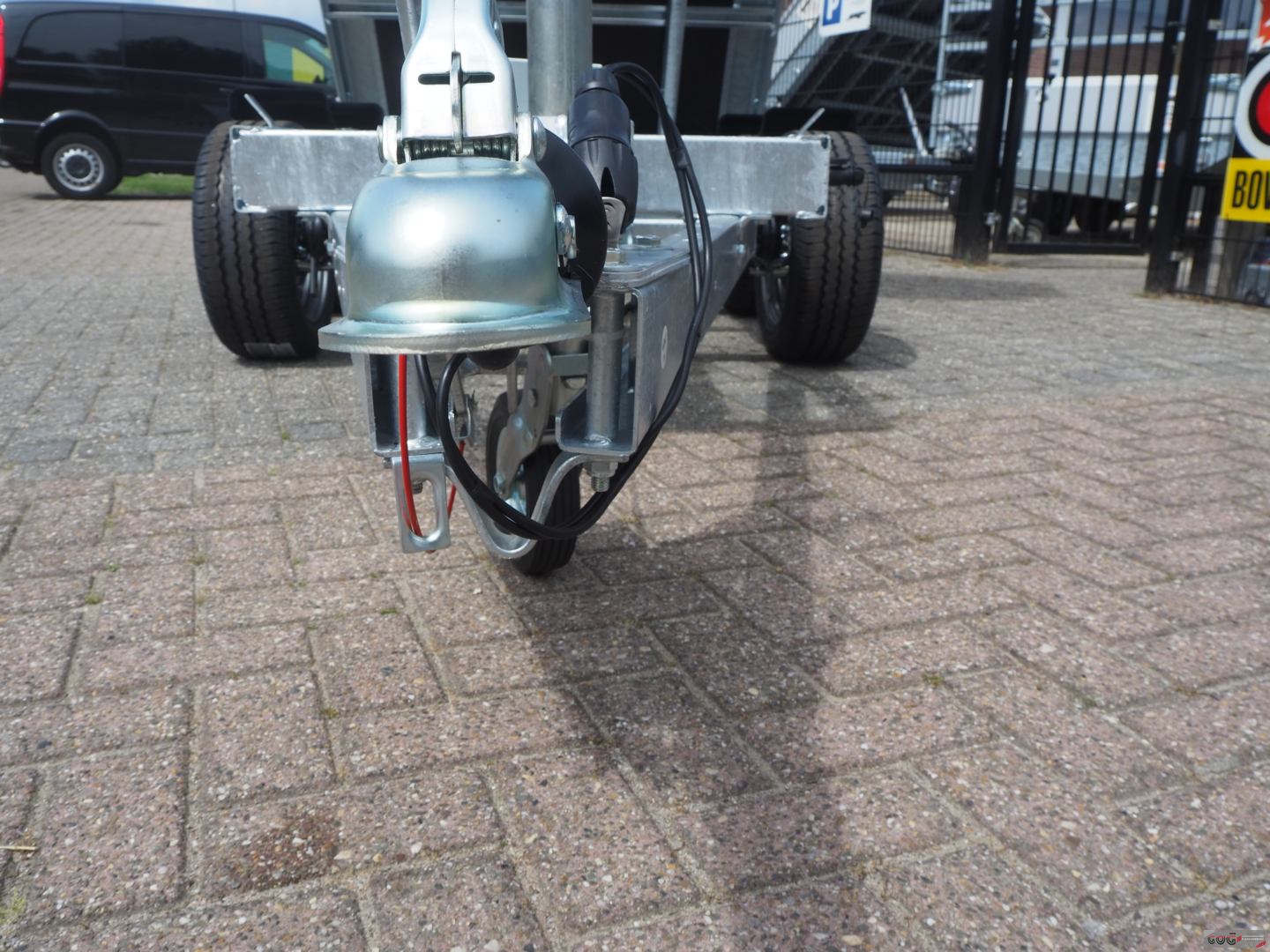 Eduard achterwaartse kipper 256x150 lvh 63 2000kg elektrische bediening €2865 voorraadnummer 30 (10)