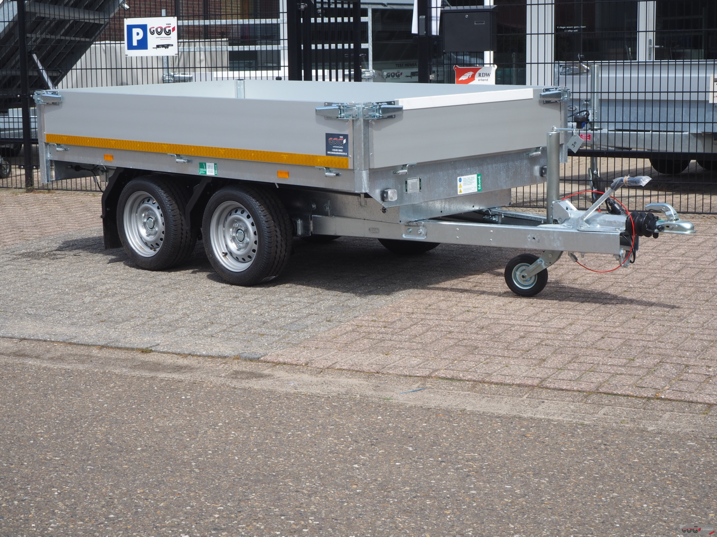 Eduard achterwaartse kipper 256x150 lvh 63 2000kg elektrische bediening €2865 voorraadnummer 30 (2)