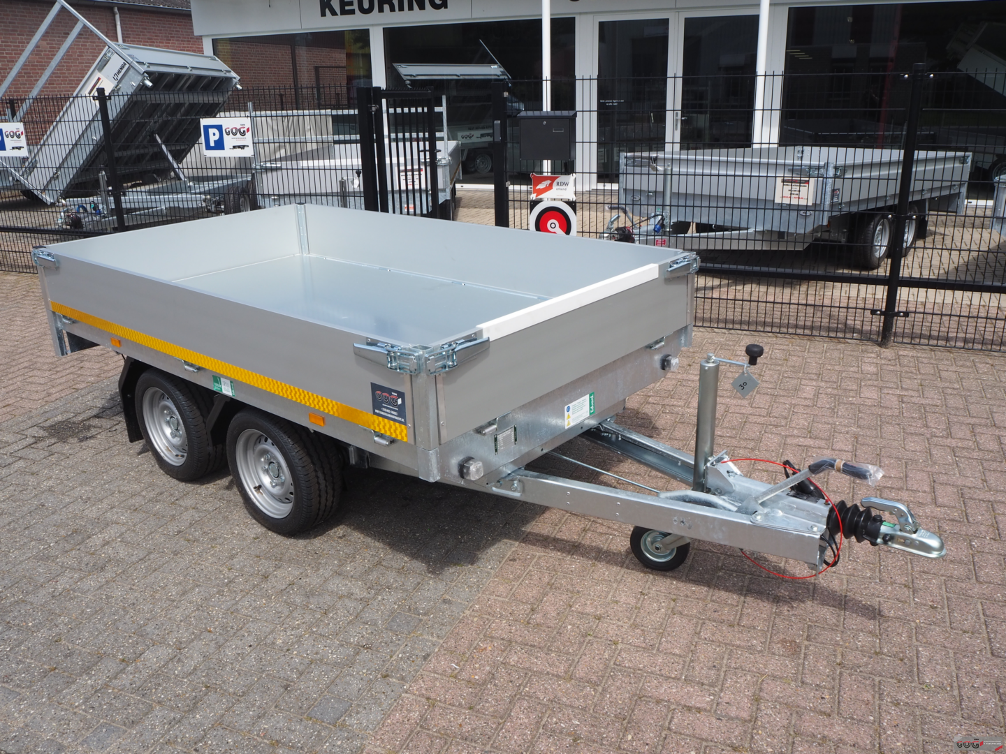 Eduard achterwaartse kipper 256x150 lvh 63 2000kg elektrische bediening €2865 voorraadnummer 30 (6)