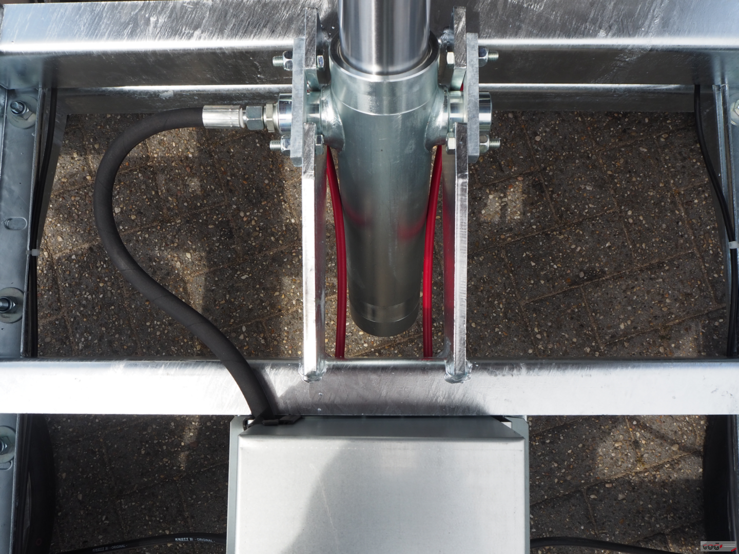 Eduard achterwaartse kipper 256x150 lvh 63 2000kg elektrische bediening €2865 voorraadnummer 30 (9)