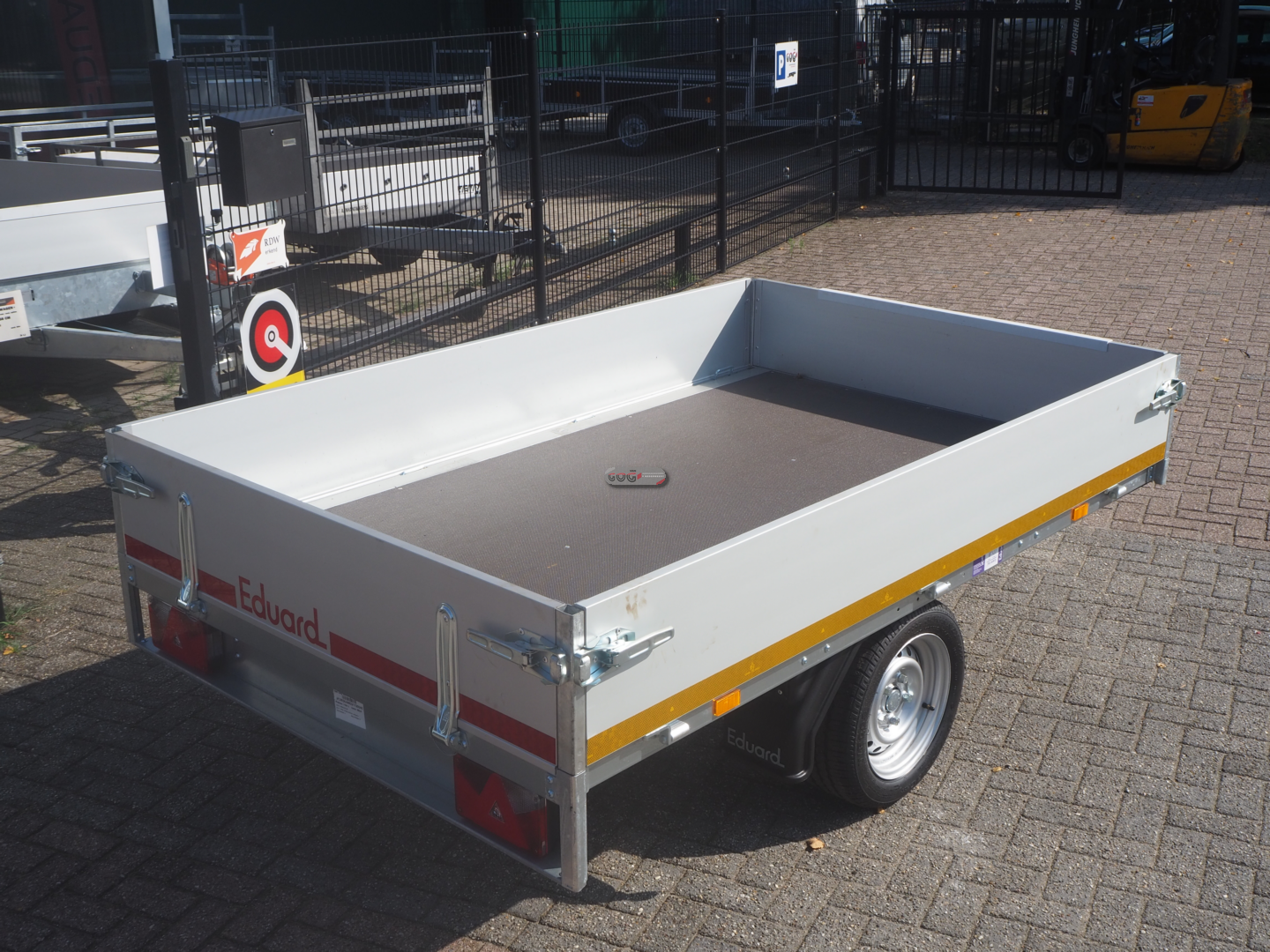 Eduard plateauwagen 230x145 750kg lvh 63cm enkelasser incl. neuswiel €1190,- excl. 21%BTW voorraadnummer 51 (8)