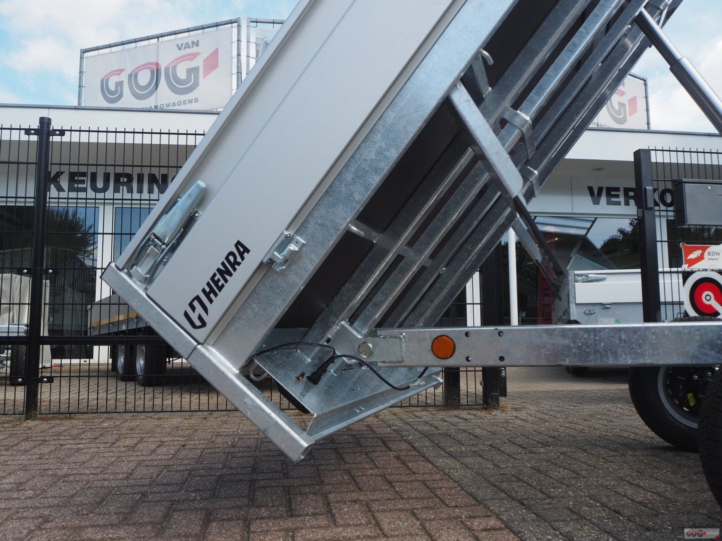 Henra achterwaartse kipper 301x165 2700kg elektrisch nieuw model €3985 voorraadnummer 1 (18)