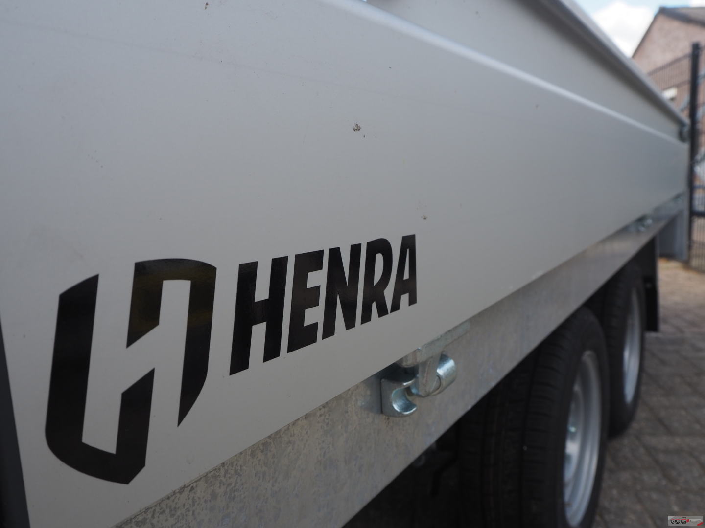 Henra achterwaartse kipper 301x165 2700kg elektrisch nieuw model €3985 voorraadnummer 1 (2)