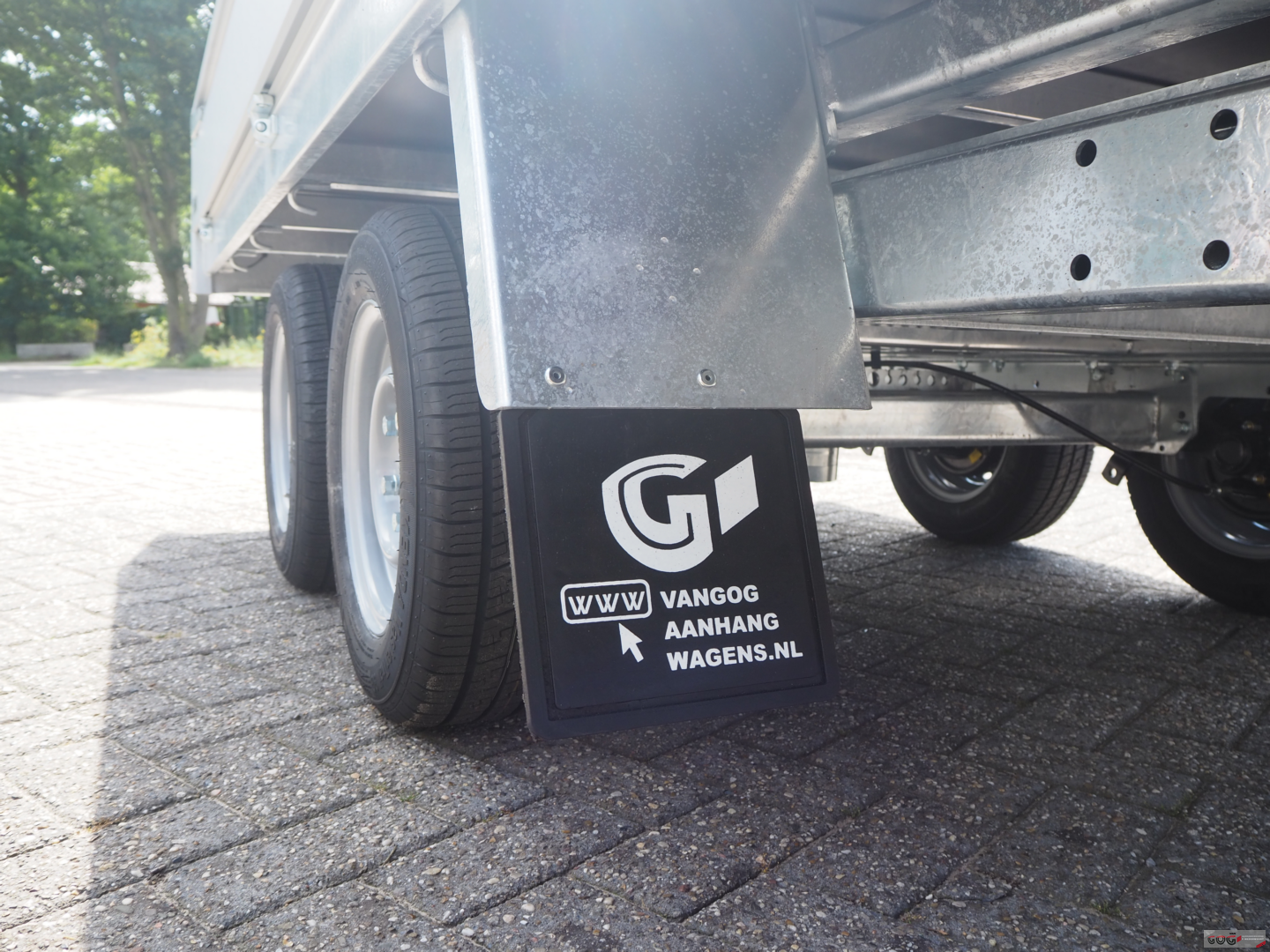 Henra achterwaartse kipper 301x165 2700kg elektrisch nieuw model €3985 voorraadnummer 1 (5)