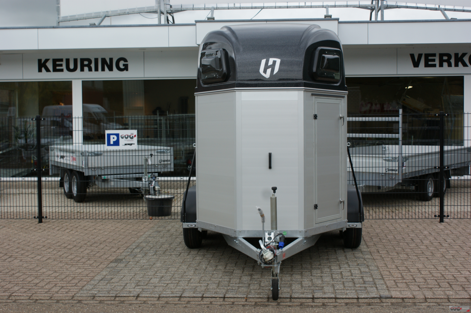 Henra paardentrailer PTN black edition (1)